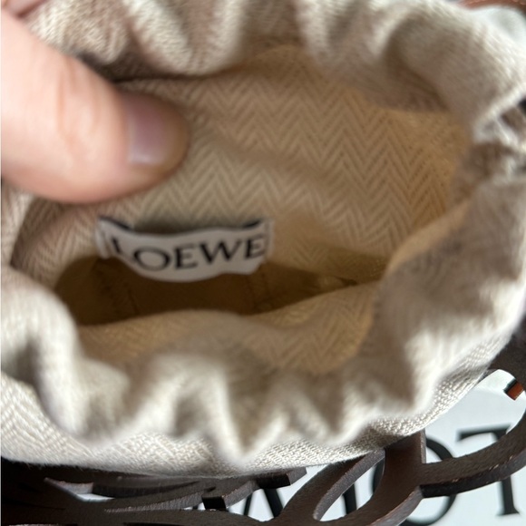 LOEWE
Anagram cut-out pocket in classic calfskin and canvas - Picture 11 of 14